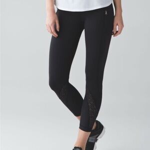 Lululemon Inspire II black tights leggings 4 zip side pockets perforated details
